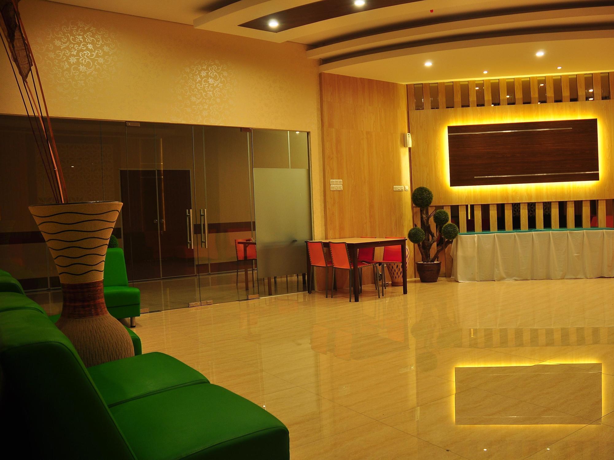 Hotel Grand Hap Solo Esterno foto
